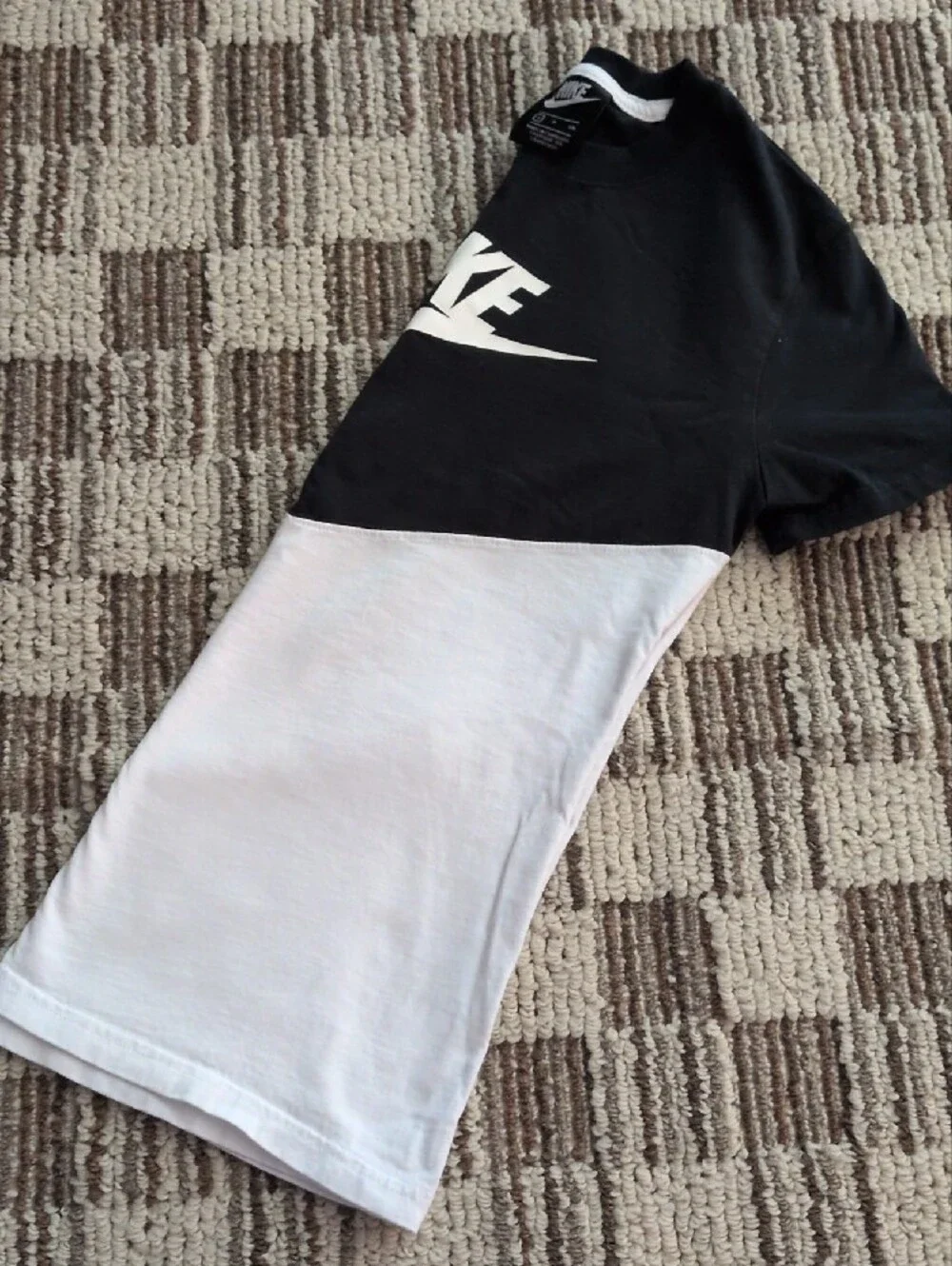 Nike Black and White Chevron Colorblock Short Sleeve Tee Slim-Fit